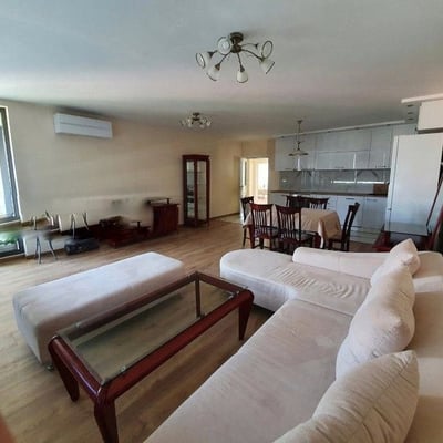 Location d’un appartement spacieux et lumineux de 3 pièces, 130 m², Varna, Bulgarie